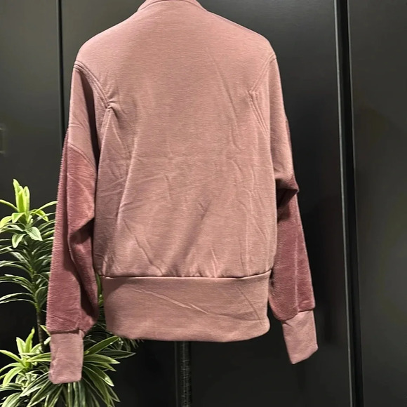 Tahari Sport Velvet soft sleeves & interior, crewneck, pullover, zip hip pockets - Picture 5 of 12